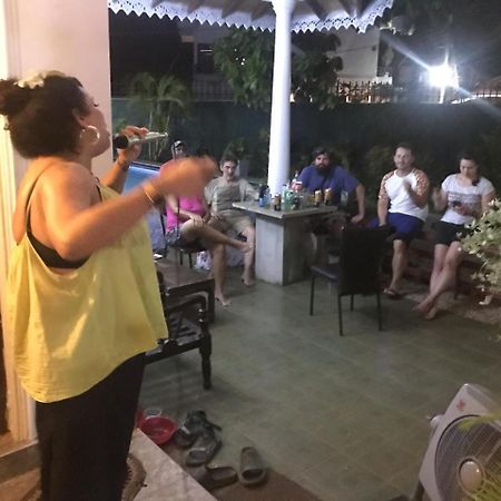 Kingz And Queenz - ネゴンボ エクステリア 写真
